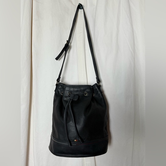 Tommy Hilfiger Black Bucket Bag Adjustable Strap, Interior Pockets, Gathered Top - Picture 6 of 10